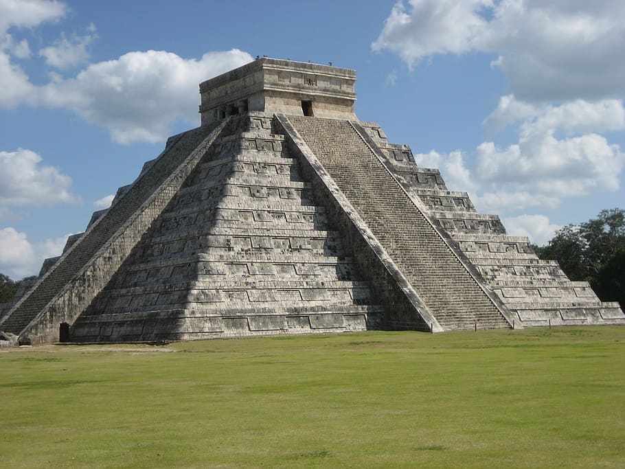 el-castillo-chichen-itza-mayan-pyramid